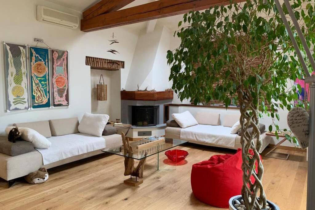 شقة بروناتي  في The Cherry Garden House Loft Lusso المظهر الخارجي الصورة